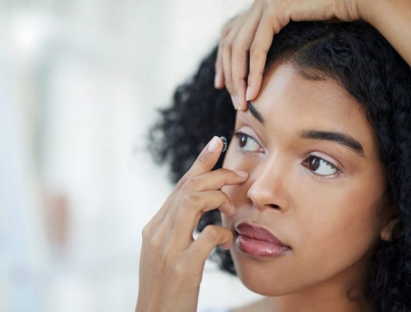 Lentilles de contact les bonnes pratiques pour les mettre